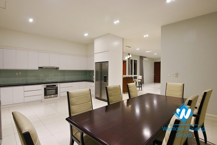  Beautiful corner villa with Garden for rent in Vinhomer Riverside - Long Bien